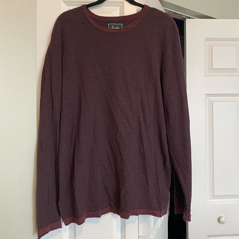 Men’s maroon sweater